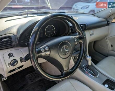Мерседес Ц-Класс 2005 в Ровно на Automoto.ua Синий Мерседес Ц-Класс, объемом двигателя 2.1 л и пробегом 305 тыс. км за 6450 $, фото 25 на Automoto.ua