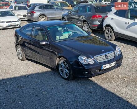 Мерседес Ц-Класс 2005 в Ровно на Automoto.ua Синий Мерседес Ц-Класс, объемом двигателя 2.1 л и пробегом 305 тыс. км за 6450 $, фото 7 на Automoto.ua