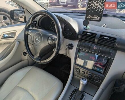 Мерседес Ц-Класс 2005 в Ровно на Automoto.ua Синий Мерседес Ц-Класс, объемом двигателя 2.1 л и пробегом 305 тыс. км за 6450 $, фото 31 на Automoto.ua