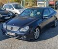 Мерседес Ц-Класс 2005 в Ровно на Automoto.ua Синий Мерседес Ц-Класс, объемом двигателя 2.1 л и пробегом 305 тыс. км за 6450 $, фото 1 на Automoto.ua