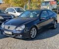 Мерседес Ц-Класс 2005 в Ровно на Automoto.ua Синий Мерседес Ц-Класс, объемом двигателя 2.1 л и пробегом 305 тыс. км за 6450 $, фото 2 на Automoto.ua