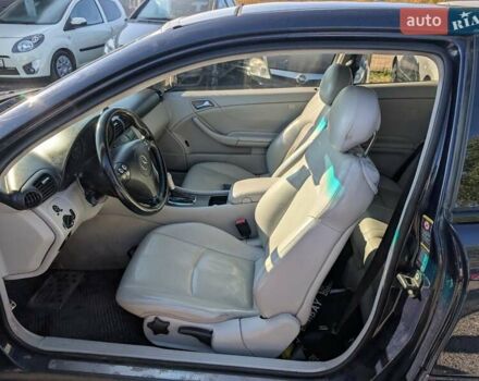 Мерседес Ц-Класс 2005 в Ровно на Automoto.ua Синий Мерседес Ц-Класс, объемом двигателя 2.1 л и пробегом 305 тыс. км за 6450 $, фото 22 на Automoto.ua