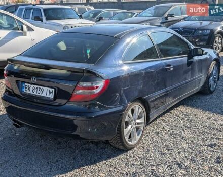Мерседес Ц-Класс 2005 в Ровно на Automoto.ua Синий Мерседес Ц-Класс, объемом двигателя 2.1 л и пробегом 305 тыс. км за 6450 $, фото 13 на Automoto.ua