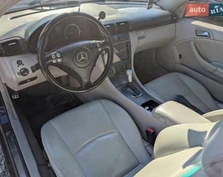 Мерседес Ц-Класс 2005 в Ровно на Automoto.ua Синий Мерседес Ц-Класс, объемом двигателя 2.1 л и пробегом 305 тыс. км за 6450 $, фото 24 на Automoto.ua