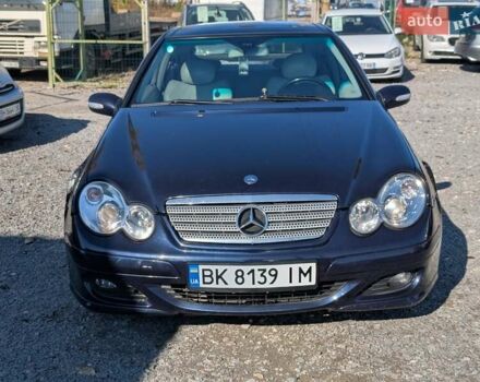 Мерседес Ц-Класс 2005 в Ровно на Automoto.ua Синий Мерседес Ц-Класс, объемом двигателя 2.1 л и пробегом 305 тыс. км за 6450 $, фото 6 на Automoto.ua