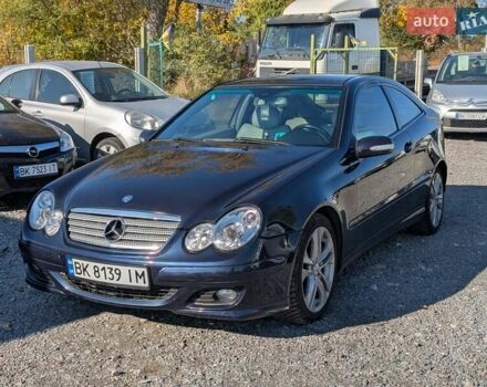 Мерседес Ц-Класс 2005 в Ровно на Automoto.ua Синий Мерседес Ц-Класс, объемом двигателя 2.1 л и пробегом 305 тыс. км за 6450 $, фото 5 на Automoto.ua
