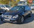 Мерседес Ц-Класс 2005 в Ровно на Automoto.ua Синий Мерседес Ц-Класс, объемом двигателя 2.1 л и пробегом 305 тыс. км за 6450 $, фото 5 на Automoto.ua