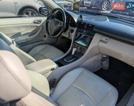 Мерседес Ц-Класс 2005 в Ровно на Automoto.ua Синий Мерседес Ц-Класс, объемом двигателя 2.1 л и пробегом 305 тыс. км за 6450 $, фото 28 на Automoto.ua
