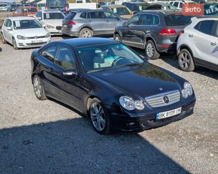 Мерседес Ц-Класс 2005 в Ровно на Automoto.ua Синий Мерседес Ц-Класс, объемом двигателя 2.1 л и пробегом 305 тыс. км за 6450 $, фото 8 на Automoto.ua