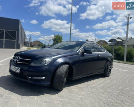 Синий Мерседес Ц-Класс, объемом двигателя 1.8 л и пробегом 170 тыс. км за 13700 $, фото 2 на Automoto.ua
