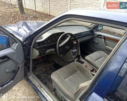 Синій Мерседес Ц-Клас, об'ємом двигуна 0 л та пробігом 333 тис. км за 1550 $, фото 3 на Automoto.ua