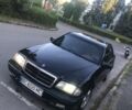 Синий Мерседес Ц-Класс, объемом двигателя 1.8 л и пробегом 422 тыс. км за 1400 $, фото 1 на Automoto.ua