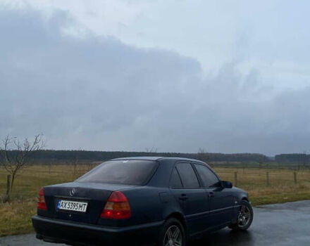 Синий Мерседес Ц-Класс, объемом двигателя 1.8 л и пробегом 444 тыс. км за 999 $, фото 4 на Automoto.ua