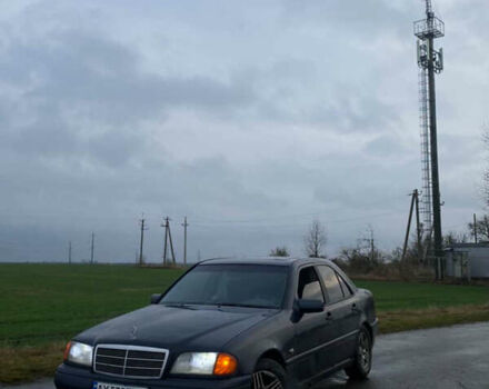 Синий Мерседес Ц-Класс, объемом двигателя 1.8 л и пробегом 333 тыс. км за 950 $, фото 7 на Automoto.ua