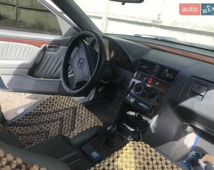 Синій Мерседес Ц-Клас, об'ємом двигуна 2 л та пробігом 370 тис. км за 2500 $, фото 3 на Automoto.ua