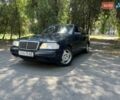 Синий Мерседес Ц-Класс, объемом двигателя 1.8 л и пробегом 300 тыс. км за 2800 $, фото 8 на Automoto.ua