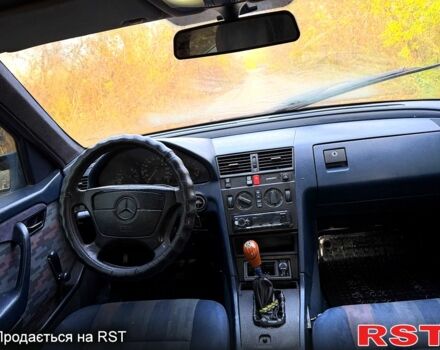 Мерседес Ц-Клас 1994 у Ахтырке на Automoto.ua Синій Мерседес Ц-Клас, об'ємом двигуна 1.8 л та пробігом 234 тис. км за 2000 $, фото 10 на Automoto.ua