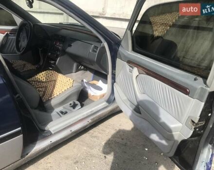 Синій Мерседес Ц-Клас, об'ємом двигуна 2 л та пробігом 370 тис. км за 2500 $, фото 1 на Automoto.ua