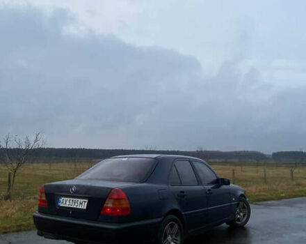 Синий Мерседес Ц-Класс, объемом двигателя 1.8 л и пробегом 333 тыс. км за 950 $, фото 1 на Automoto.ua