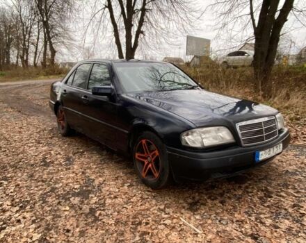 Синий Мерседес Ц-Класс, объемом двигателя 1.8 л и пробегом 200 тыс. км за 1800 $, фото 1 на Automoto.ua