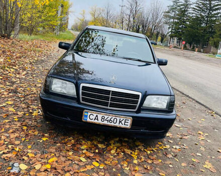 Мерседес Ц-Класс 1995 в Малой Виске на Automoto.ua Синий Мерседес Ц-Класс, объемом двигателя 1.8 л и пробегом 403 тыс. км за 3000 $, фото 2 на Automoto.ua