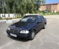 Синий Мерседес Ц-Класс, объемом двигателя 1.8 л и пробегом 300 тыс. км за 2800 $, фото 1 на Automoto.ua
