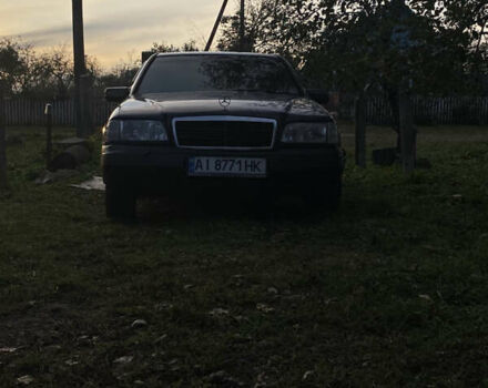 Синий Мерседес Ц-Класс, объемом двигателя 2 л и пробегом 330 тыс. км за 2000 $, фото 3 на Automoto.ua