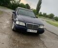 Синій Мерседес Ц-Клас, об'ємом двигуна 2 л та пробігом 200 тис. км за 1501 $, фото 1 на Automoto.ua