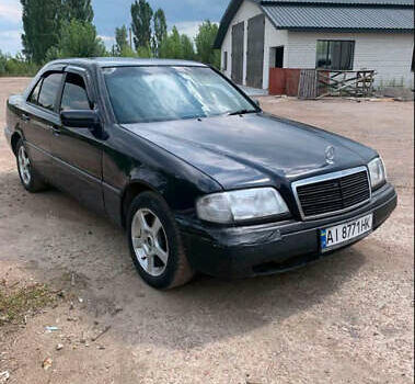 Синий Мерседес Ц-Класс, объемом двигателя 2 л и пробегом 330 тыс. км за 2000 $, фото 5 на Automoto.ua