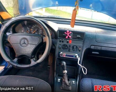 Мерседес Ц-Класс 1995 в Виннице на Automoto.ua Синий Мерседес Ц-Класс, объемом двигателя 1.8 л и пробегом 320 тыс. км за 2497 $, фото 9 на Automoto.ua