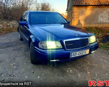 Мерседес Ц-Класс 1995 в Виннице на Automoto.ua Синий Мерседес Ц-Класс, объемом двигателя 1.8 л и пробегом 320 тыс. км за 2497 $, фото 1 на Automoto.ua