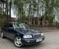 Синій Мерседес Ц-Клас, об'ємом двигуна 1.8 л та пробігом 375 тис. км за 2300 $, фото 1 на Automoto.ua