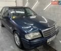 Синій Мерседес Ц-Клас, об'ємом двигуна 1.8 л та пробігом 100 тис. км за 2100 $, фото 1 на Automoto.ua
