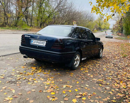 Мерседес Ц-Класс 1995 в Малой Виске на Automoto.ua Синий Мерседес Ц-Класс, объемом двигателя 1.8 л и пробегом 403 тыс. км за 3000 $, фото 5 на Automoto.ua