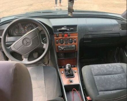 Синий Мерседес Ц-Класс, объемом двигателя 2.2 л и пробегом 330 тыс. км за 2000 $, фото 1 на Automoto.ua