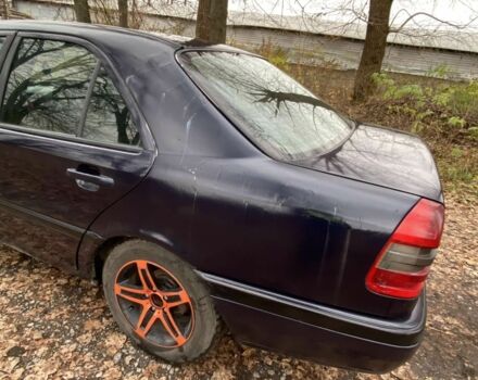 Синий Мерседес Ц-Класс, объемом двигателя 1.8 л и пробегом 200 тыс. км за 2000 $, фото 6 на Automoto.ua