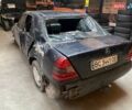 Синий Мерседес Ц-Класс, объемом двигателя 2 л и пробегом 250 тыс. км за 900 $, фото 1 на Automoto.ua