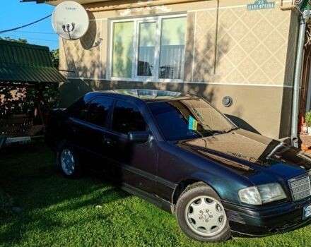 Синий Мерседес Ц-Класс, объемом двигателя 1.8 л и пробегом 286 тыс. км за 2400 $, фото 2 на Automoto.ua