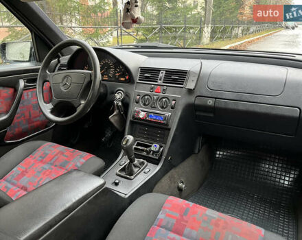 Синій Мерседес Ц-Клас, об'ємом двигуна 1.8 л та пробігом 294 тис. км за 2999 $, фото 13 на Automoto.ua
