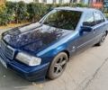 Синий Мерседес Ц-Класс, объемом двигателя 1.8 л и пробегом 365 тыс. км за 2500 $, фото 4 на Automoto.ua