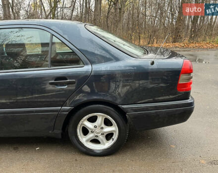 Синій Мерседес Ц-Клас, об'ємом двигуна 1.8 л та пробігом 294 тис. км за 2999 $, фото 10 на Automoto.ua