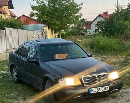 Синій Мерседес Ц-Клас, об'ємом двигуна 1.8 л та пробігом 448 тис. км за 1600 $, фото 6 на Automoto.ua