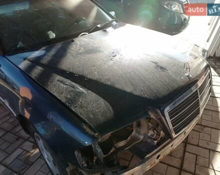 Синий Мерседес Ц-Класс, объемом двигателя 1.8 л и пробегом 135 тыс. км за 2500 $, фото 2 на Automoto.ua