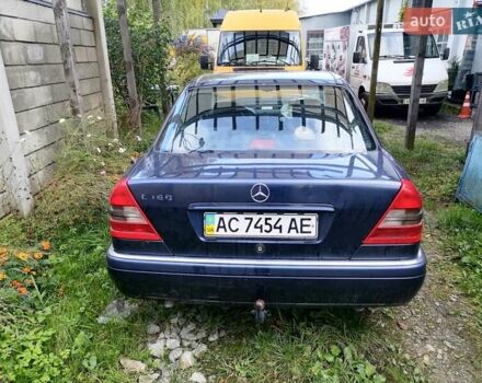 Синий Мерседес Ц-Класс, объемом двигателя 1.8 л и пробегом 135 тыс. км за 2500 $, фото 6 на Automoto.ua