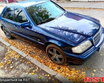 Синій Мерседес Ц-Клас, об'ємом двигуна 1.8 л та пробігом 365 тис. км за 2500 $, фото 3 на Automoto.ua