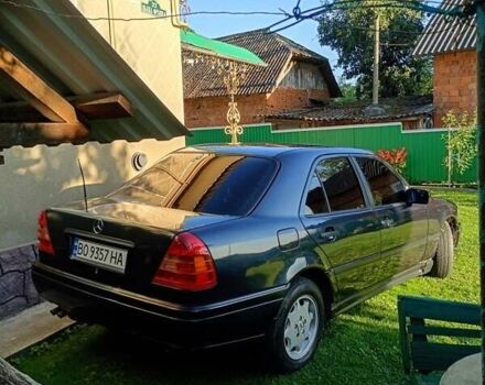 Синий Мерседес Ц-Класс, объемом двигателя 1.8 л и пробегом 286 тыс. км за 2400 $, фото 2 на Automoto.ua