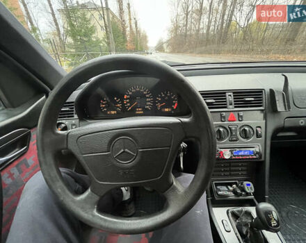 Синій Мерседес Ц-Клас, об'ємом двигуна 1.8 л та пробігом 294 тис. км за 2999 $, фото 17 на Automoto.ua