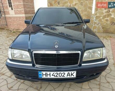 Синій Мерседес Ц-Клас, об'ємом двигуна 2 л та пробігом 320 тис. км за 3300 $, фото 1 на Automoto.ua