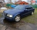 Синій Мерседес Ц-Клас, об'ємом двигуна 2 л та пробігом 280 тис. км за 1200 $, фото 1 на Automoto.ua