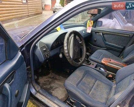 Синій Мерседес Ц-Клас, об'ємом двигуна 2 л та пробігом 280 тис. км за 1200 $, фото 5 на Automoto.ua